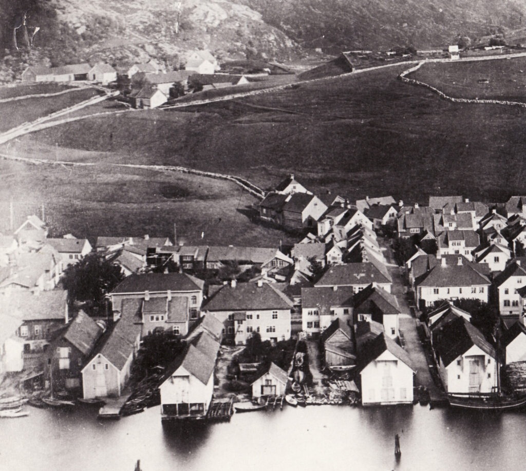 Aarstadgaten og Årstadræget. Gården Årstad øverst i venstre hjørne. Ca. 1890