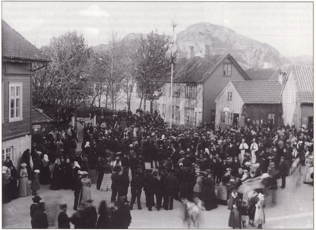 17. mai-fest med klatrestang på Torget 1893