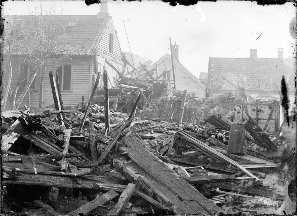 Storgaten 12 sett fra sør etter brannen i 1896