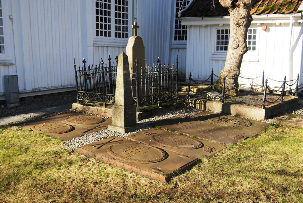 Fra gravplassen ved Egersund kirke