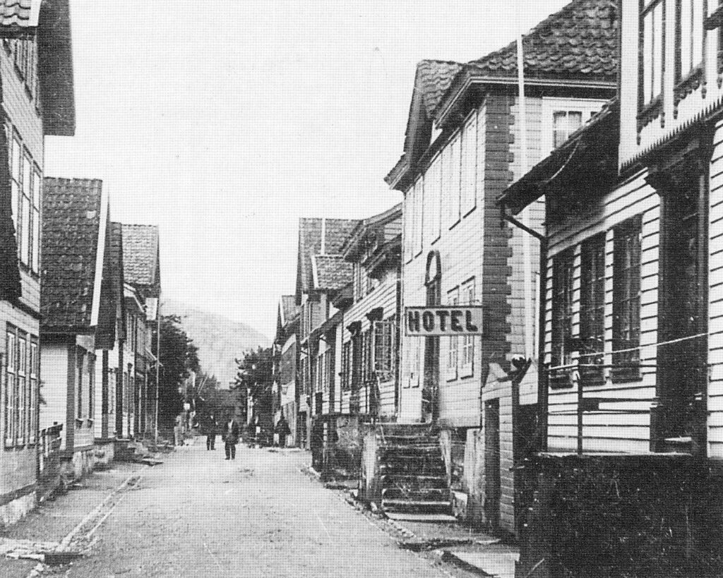 Victoria Hotel holdt til i samme bygning som Ellingsens Hotel hadde vært tidligere