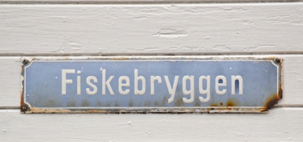 Et av de originale gateskiltene fra 1906 som fortsatt henger på plass