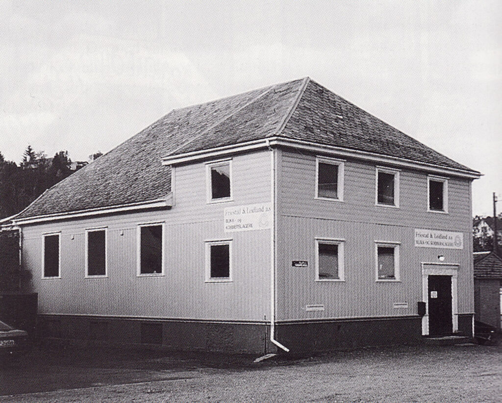Folkets hus i Spinnerigaten 6 ble bygd av kommunistene i 1931 og ble det siste av i alt tre Folkets hus. Her i 1996