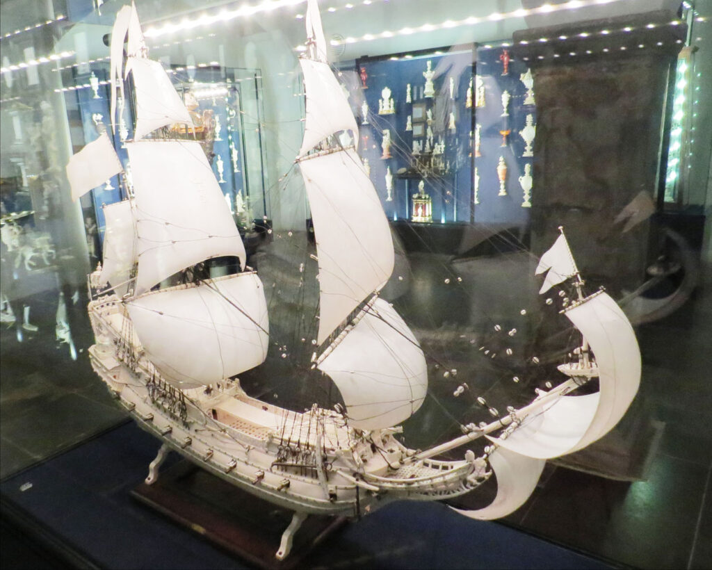 Modell av Norske Løve (1654), utskåret i elfenben av Jacob Jensen Nordmand i 1654. Modellen er utstilt på Rosenborg slott i København, Danmark