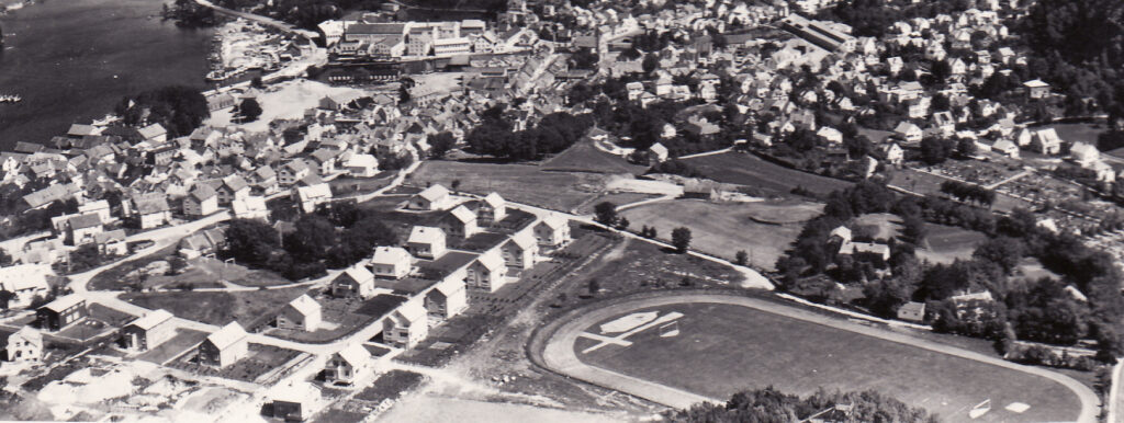 Husabø-området under utbygging, 1956