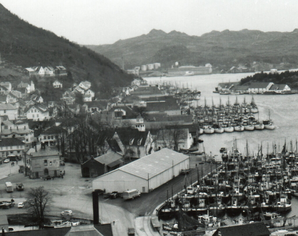 Ingen jernbanevogner eller lastebåter ved Jernbanekaien i 1960