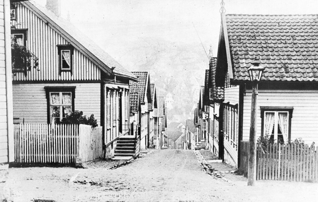 Langs Kirkegaten og i områdene rundt er det mange hus i sveitserstil