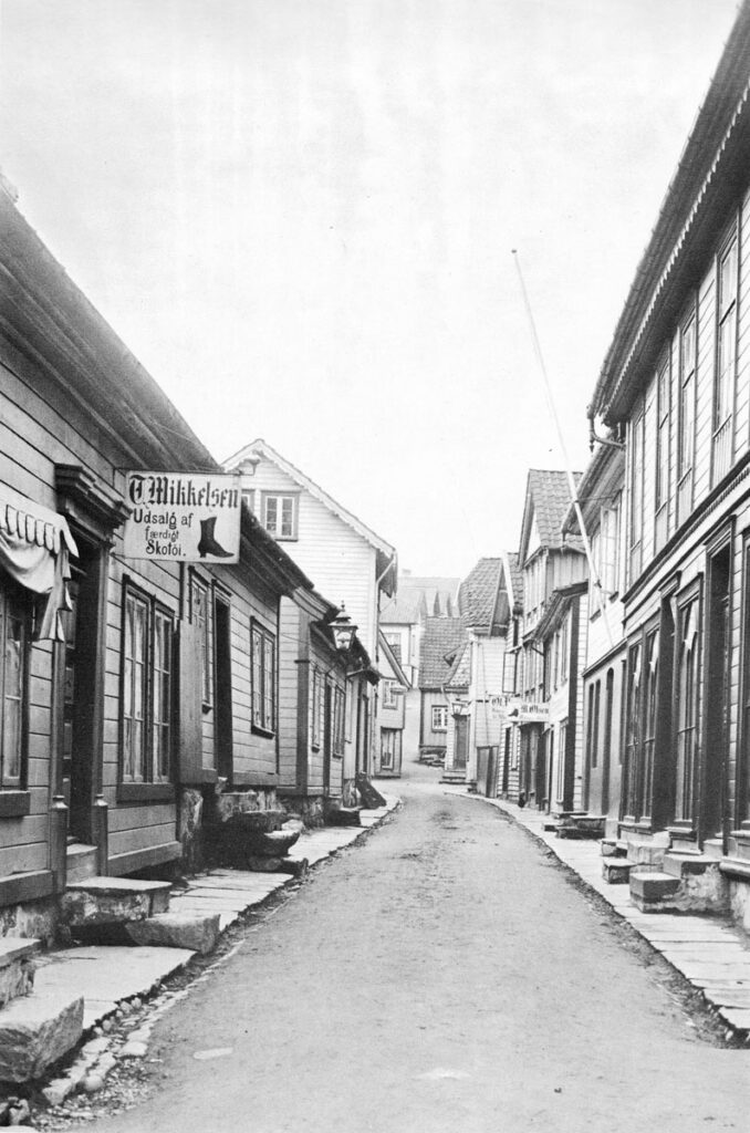 Nedre del av Kirkegaten, Kraksasmauet