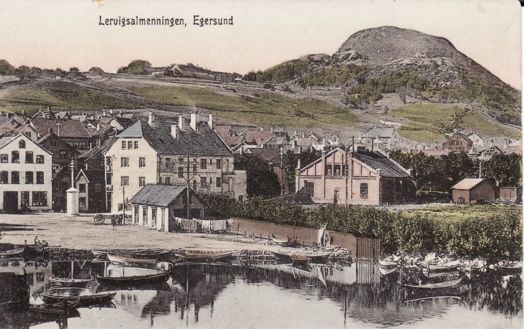 Lervika ca 1910. Nybygget til Fremskridt til venstre for midten av bildet