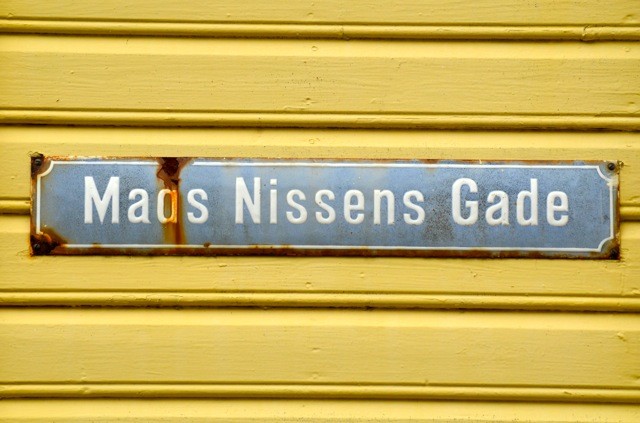 Originalt gatenavnskilt fra 1906: Mads Nissens Gade