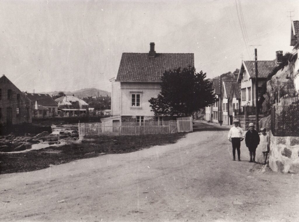 Nyeveien ca 1930, da all trafikk nordfra til og fra byen gikk her