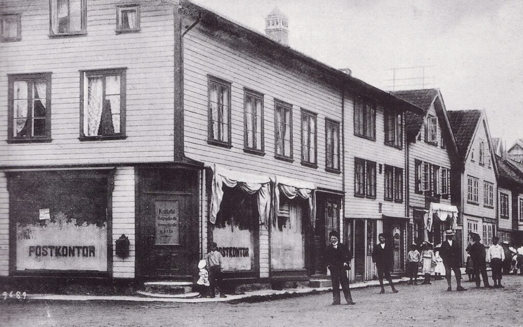 Postkontoret holdt til i Johan Feyers gate 2 i 1905-1910