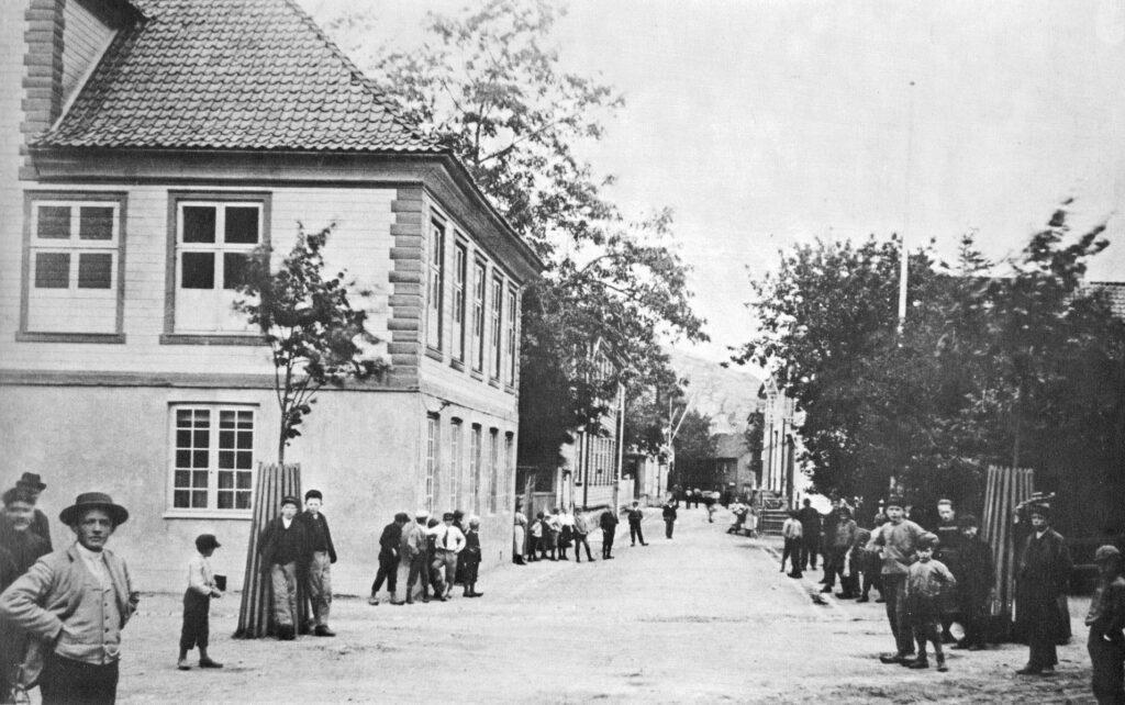 Skrivergården er den mest utpregede bygning i senempirestil